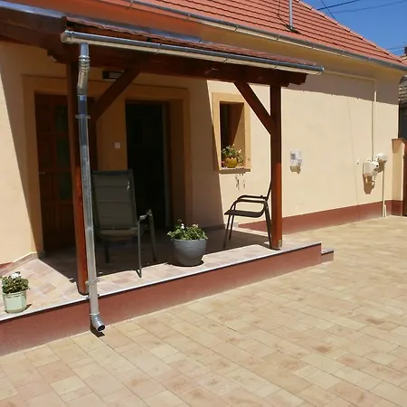 Διαμέρισμα Klara Apartman *