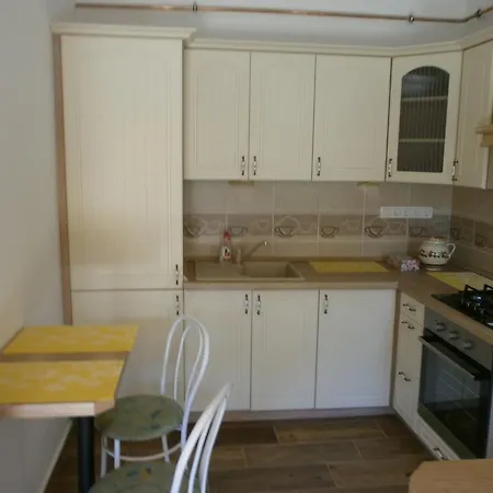 公寓 Klara Apartman